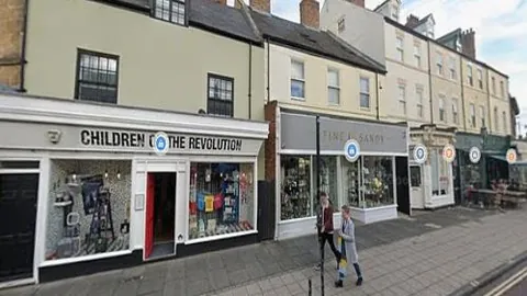 亚历山大力压火箭，狂揽51分7助攻5篮板助雷霆取胜